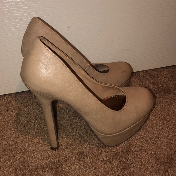 Heels - Picture 3 of 3